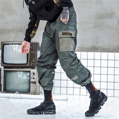 工裝褲該怎么搭配才好看呢？